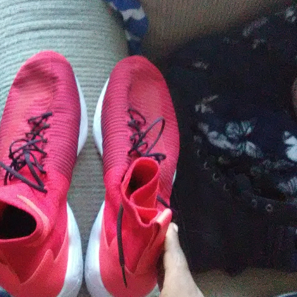 Basketball shoes